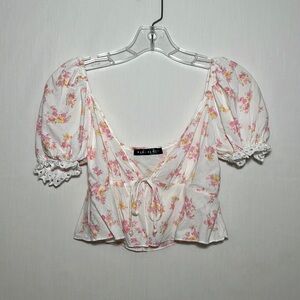Cute tie front floral top!!